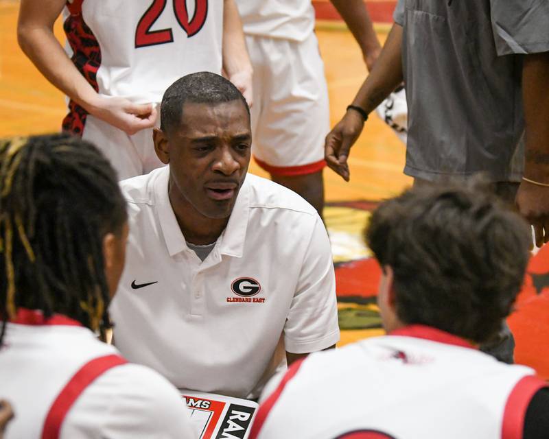 Glenbard East's head coach Eric Kelly talks to the team between quarters during the game on Friday Dec. 19, 2025, while taking on Riverside Brookfield held at Glenbard East High School.