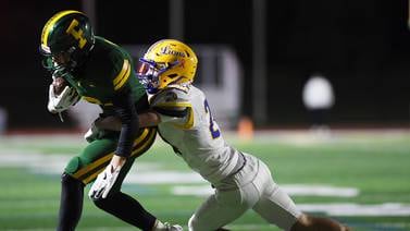 Fremd, behind Northwestern recruit Johnny O’Brien’s 4 TD passes, beats Lyons for first quarterfinal since 2009