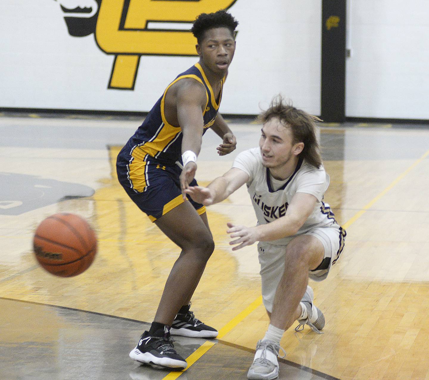 Serena’s Camden Figgins works a pass around the St Francis De Sales defense in the 1st period during the Class 1A Sectional final on Friday, March 3, 2023 at Putnam County High School.