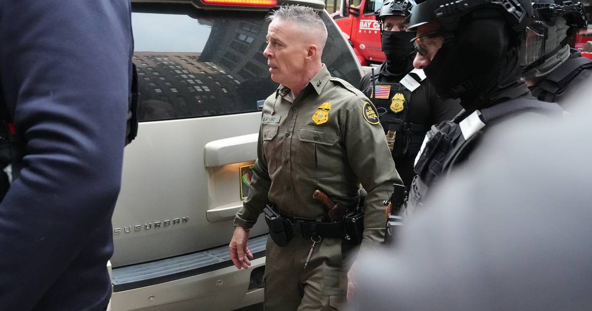 State investigating landlord of Chicago apartments raided by immigration agents