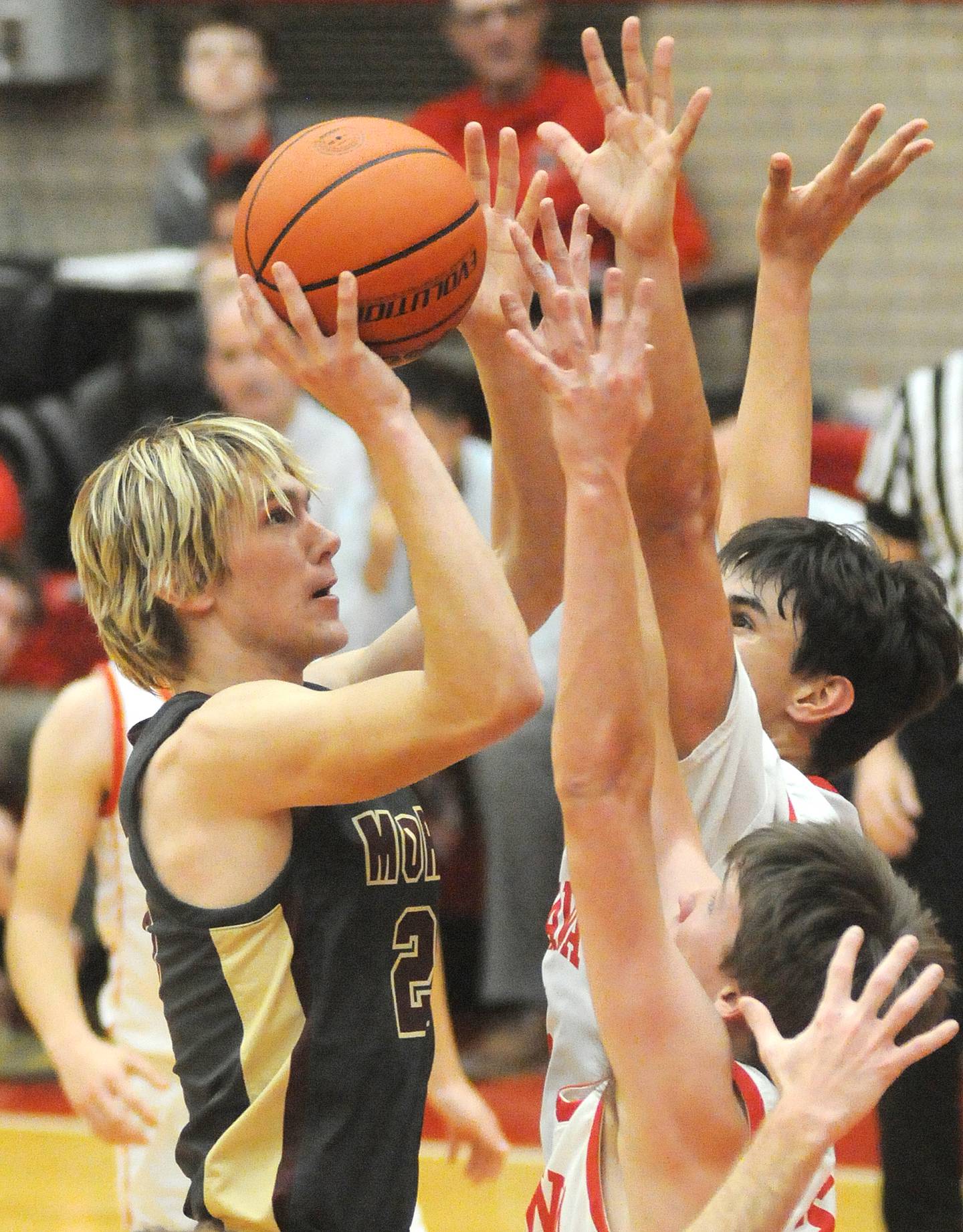 Morris' Jack Wheeler shoots past Ottawa's Matt Haerle in Kingman Gym on Friday, Dec. 2, 2022 in Ottawa.