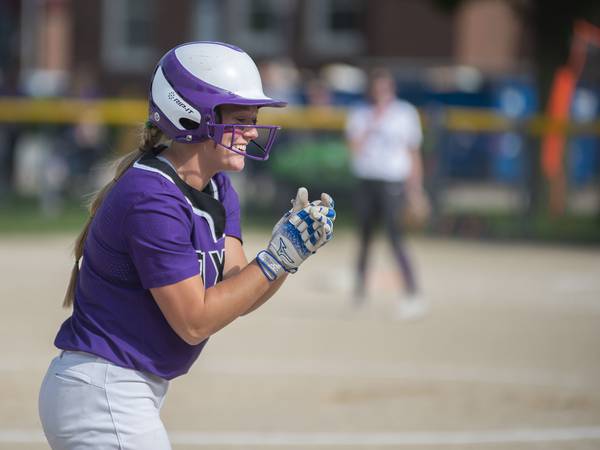 Softball: Dixon starts hot, finishes strong in regional semifinal win