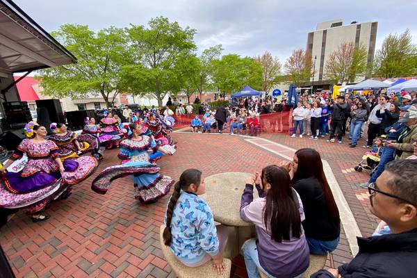 Photos: Families fill downtown DeKalb plaza to celebrate Cinco de Mayo