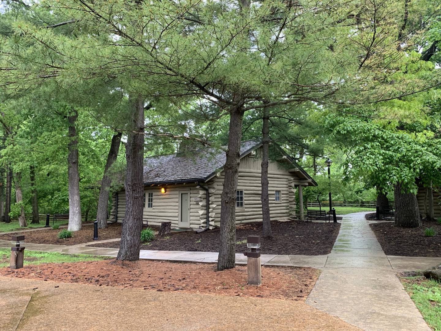 A log cabin at Starved Rock Lodge in Oglesby