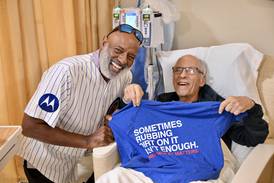 Chicago Cubs alum brings smiles to patients at Advocate Condell Medical Center 