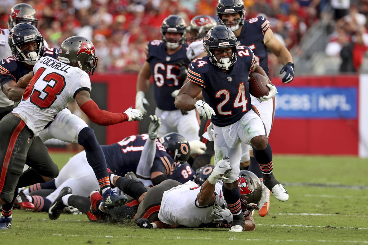 Chicago Bears running back Khalil Herbert (24) rushes the ball against the Tampa Bay Buccaneers, Sunday, Oct. 24th, 2021 in Tampa, Fla. (AP Photo/Don Montague)