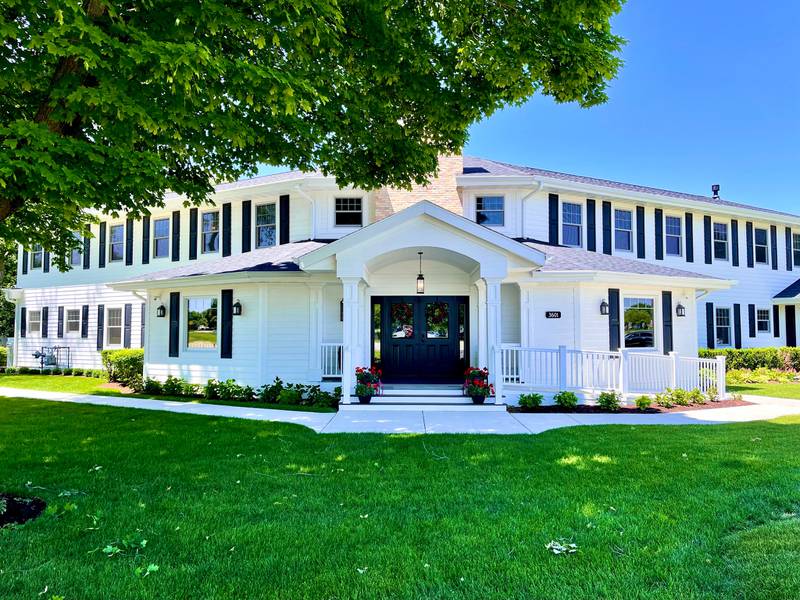 Lake Geneva-area boutique hotel offers fine dining, live music & private luxury for adults