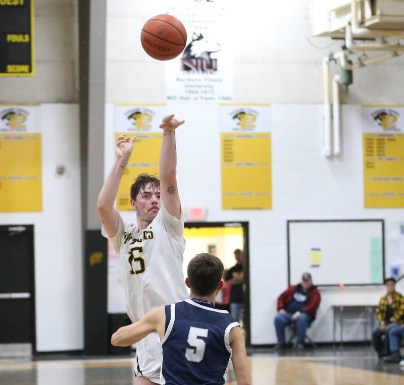 Putnam County's Spencer Voss shoots a jump shot over Fieldcrest's Brady Ruestman on Tuesday, Feb. 7, 2023 at Putnam County High School.