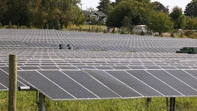 Illinois lawmakers OK sweeping energy reform package that governor pledges to sign