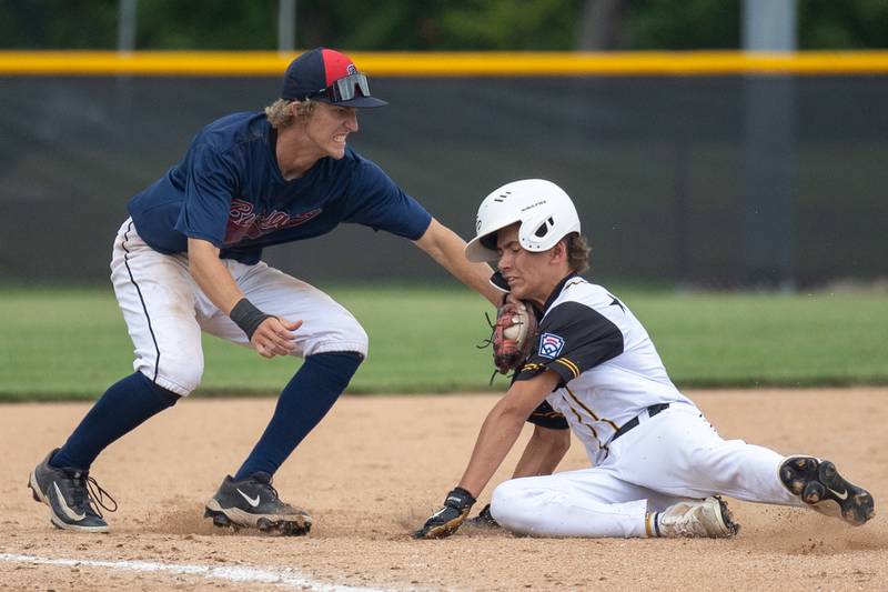 Dave Campbell (23) of Illinois tags out Sam Allen (3) of Iowa on Thursday, July 17, 2025 at Washington Park in Peru.