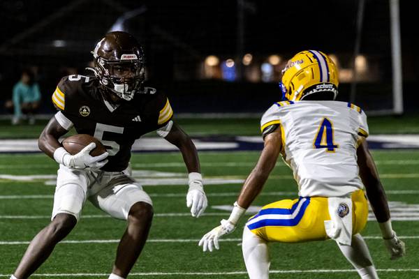 Lyons Township picks up where it left off, handles Joliet Catholic 24-14