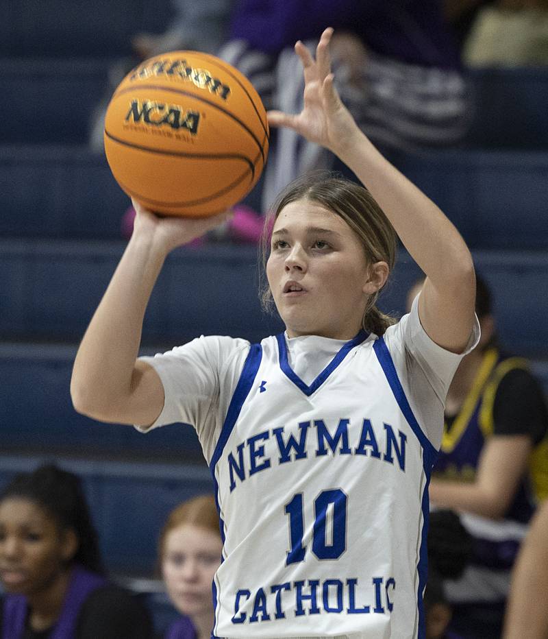 Newman’s Elaina Allen puts up a shot against Mendota Thursday, Dec. 4, 2025.