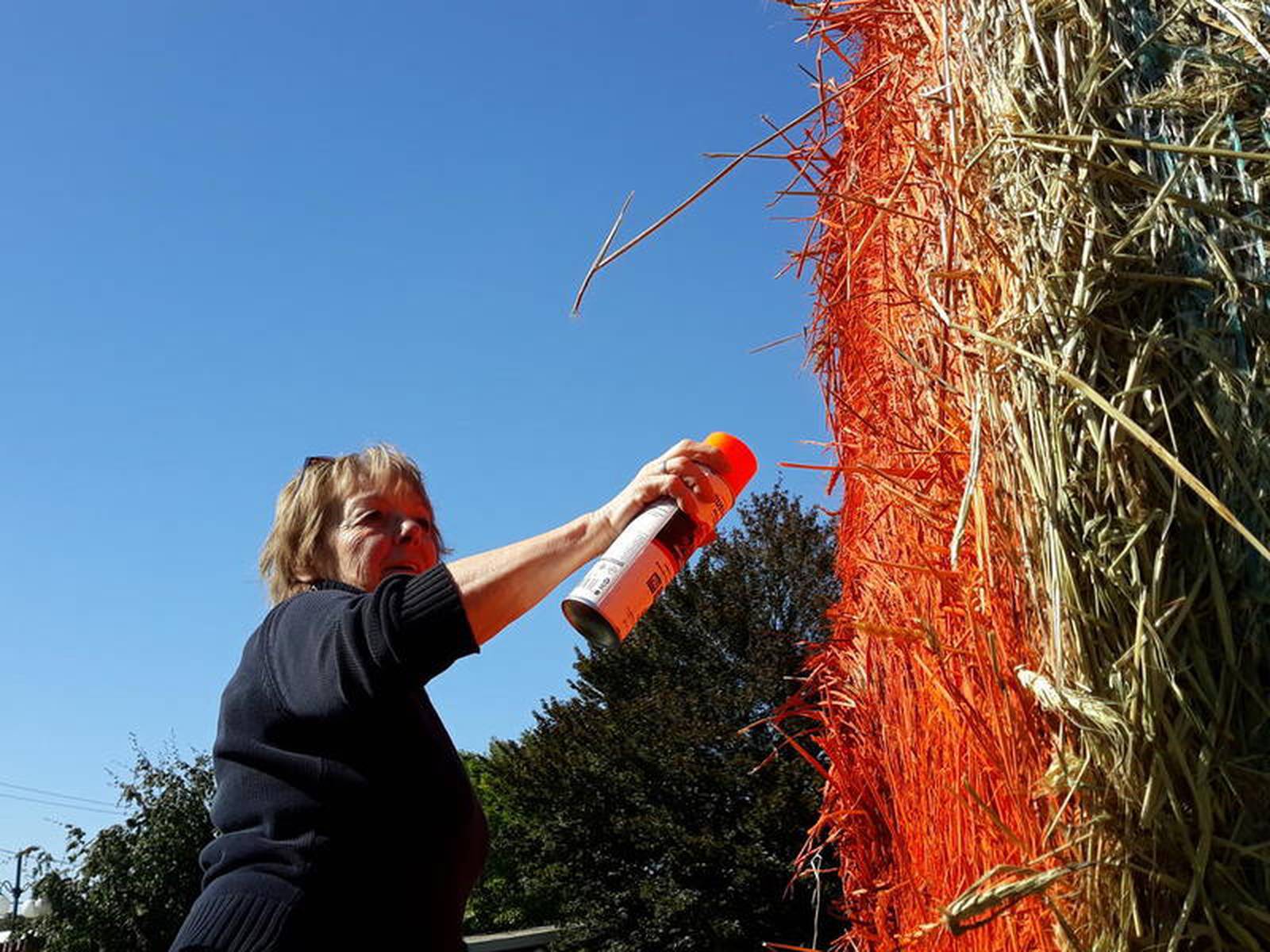 Photo: Decorating in Streator City Park for fall – Shaw Local