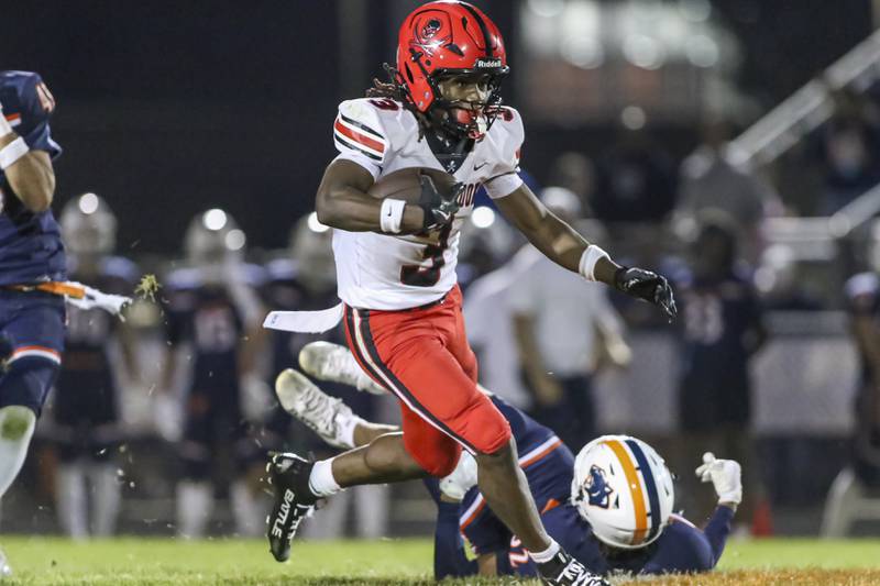 Bolingbrook's Jeremiah Jenkins (3) takes off down the field during football game between Bolingbrook at Oswego Friday, Sept 12, 2025  in Oswego.