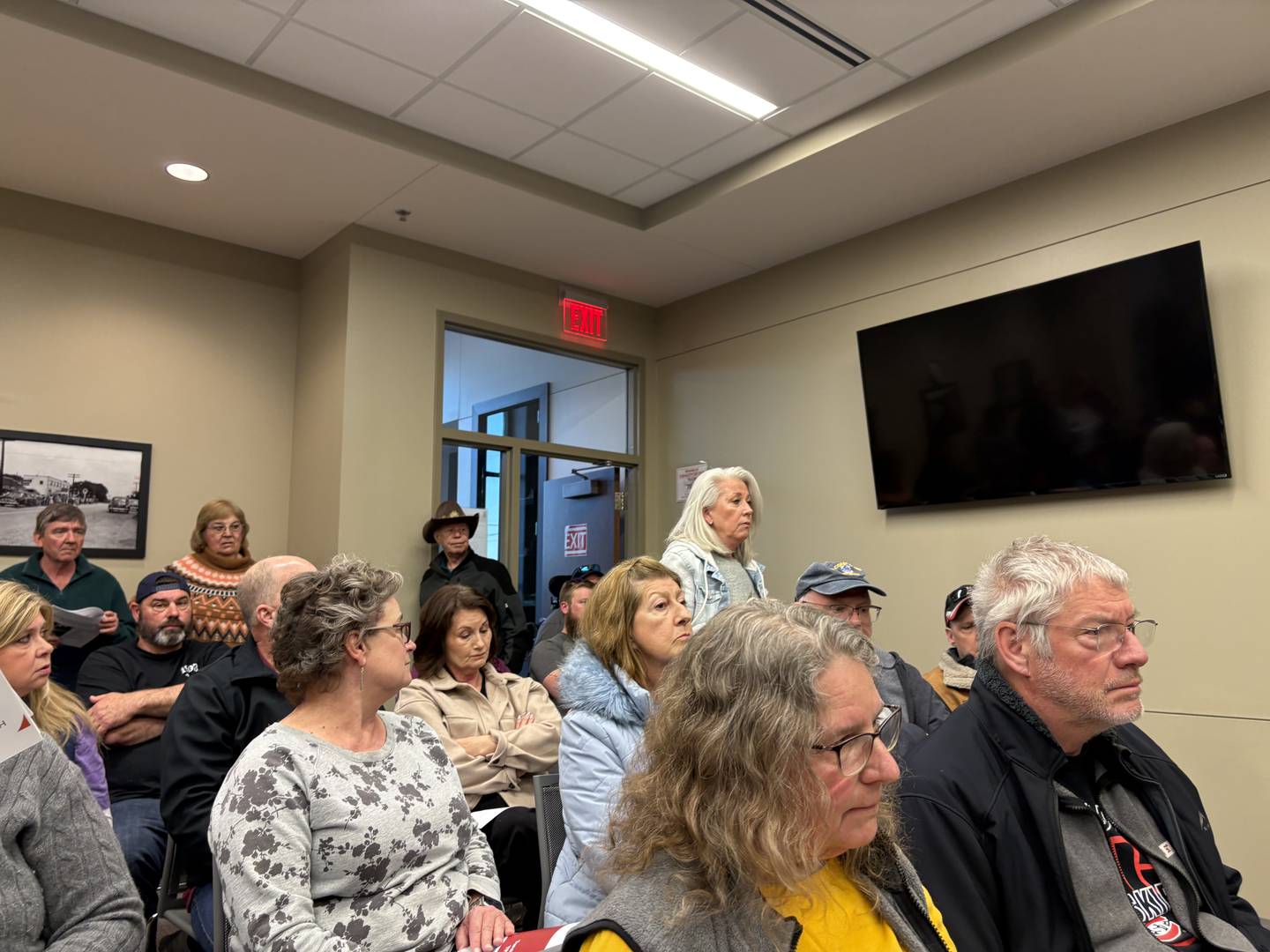 Lakemoor-area residents packed a Lakemoor zoning board meeting on March 12, 2025 regarding a proposal to replace Pistakee County Club with a solar farm.