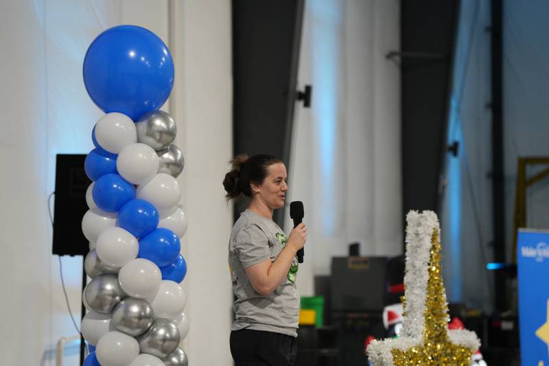 Ellen Nabeti of Glen Ellyn speaks to Penguin Plunge attendees about her late son Simon Nabeti, Saturday, Jan. 25, 2025 at Skydive Chicago in Ottawa.