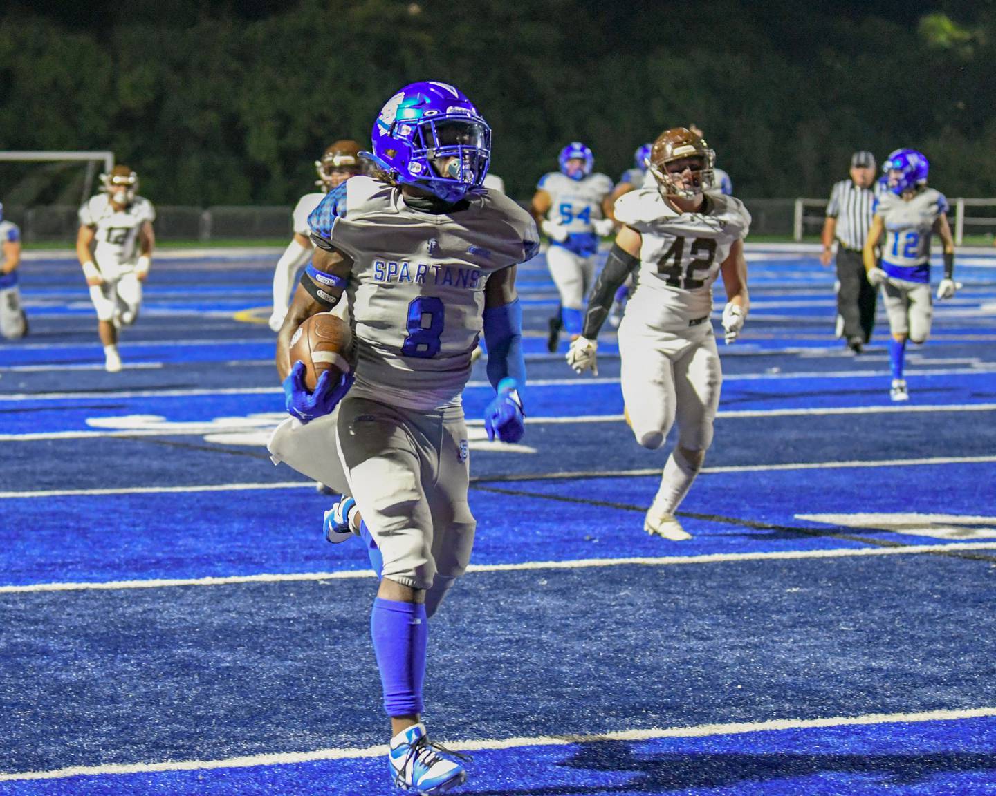 t. Francis’s TyVonn Ransom (8) runs in for a touchdown during the first quarter on Friday Sep. 22, 2023, while taking on Joliet Catholic Academy at St. Francis in Wheaton.