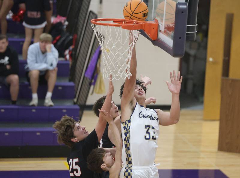 Marquette's Slayden Cassel runs in for a layup against Earlville during the Huskers Hardwood Tip-Off Tournament on Tuesday, Nov. 25, 2025 in Serena.