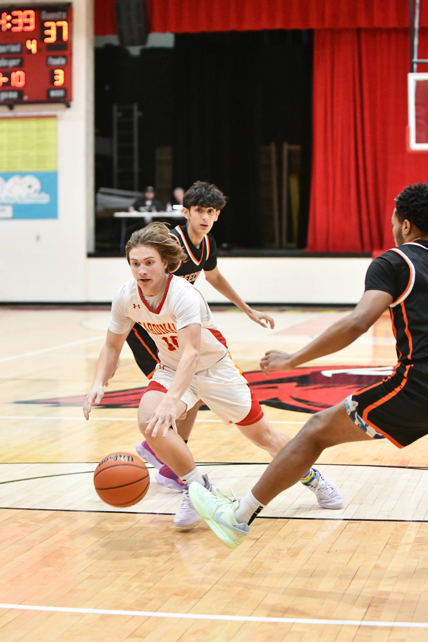 St. Anne's Grant Pomaranski drives through the lane Friday, Feb. 14, 2025, during the Cardinals' 70-38 victory over Beecher in the River Valley Conference championship.