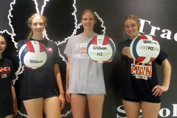 Suburban Life volleyball notebook: Twins Katie, Zoe Dragas help bring together Wheaton Warrenville South group