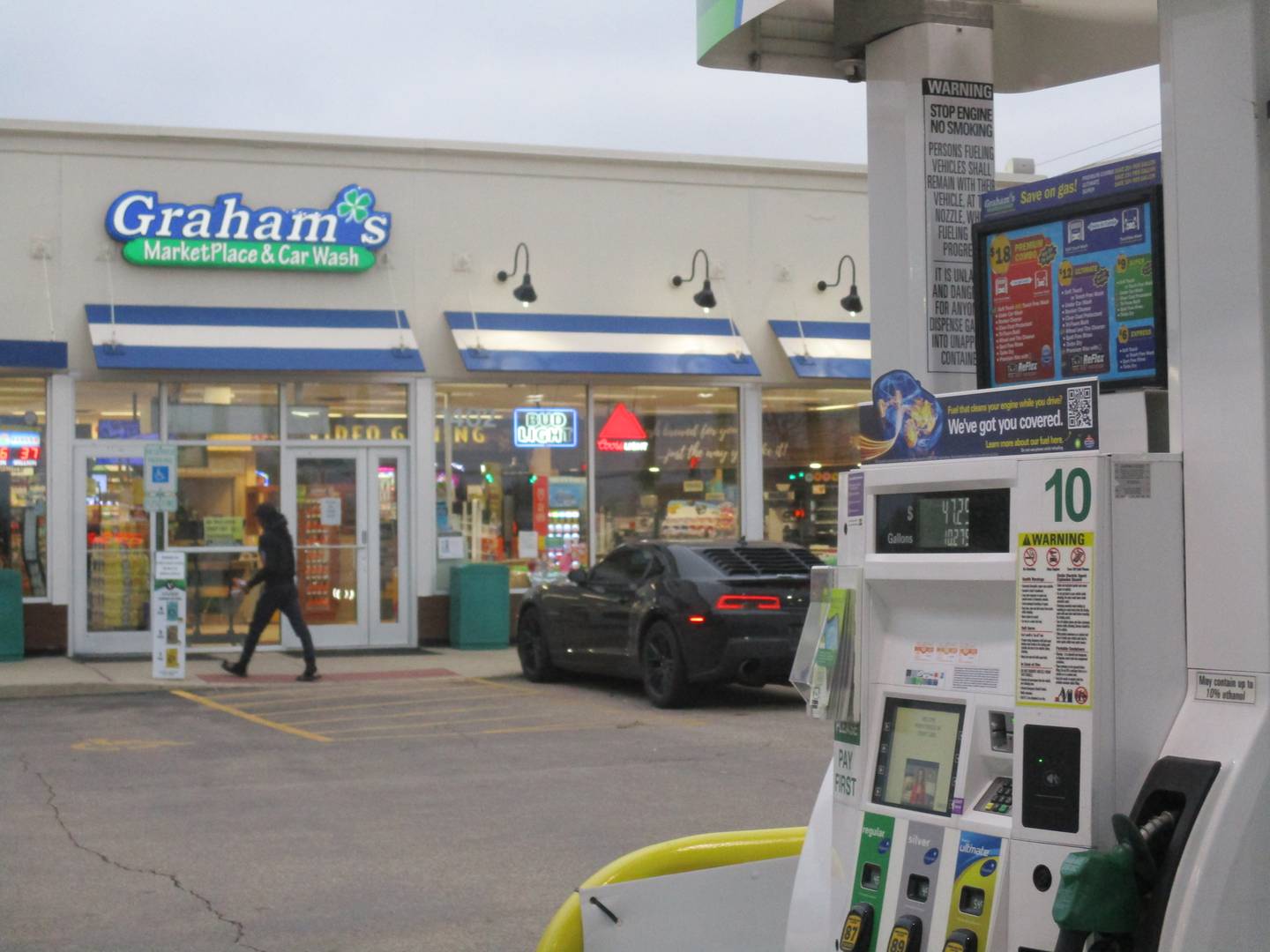 Graham's Marketplace and Car Wash, which operates this gasoline station and convenience store at the northeast corner of routes 34 and 47, is planning a new location at the northeast corner of routes 71 and 47. (Mark Foster -- mfoster@shawmedia.com)