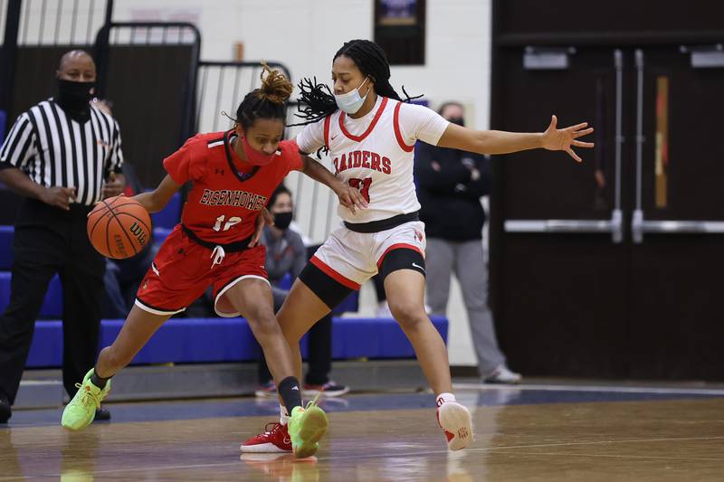 Bolingbrook’s Persais Williams puts pressure on Makya Calhoun of Eisenhower in the Class 4A Lincoln-Way East Regional semifinal. Monday, Feb. 14, 2022, in Frankfort.