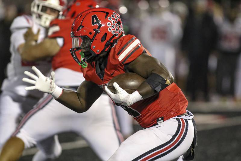 Bolingbrook's Timmie Lewis II (4) runs up the middle during football game between Yorkville at Bolingbrook Friday, Oct 24, 2025 in Bolingbrook.