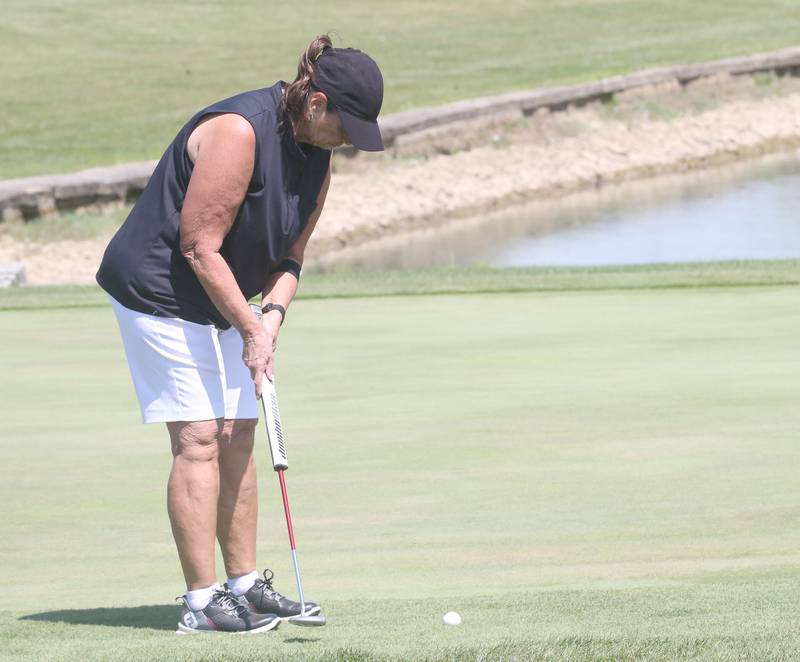 Stephanie Arduini puts on the sixth hole during the Illinois Valley Womens Golf Championship on Saturday, Aug. 11, 2024 at Deer Park Golf Club in Oglesby.