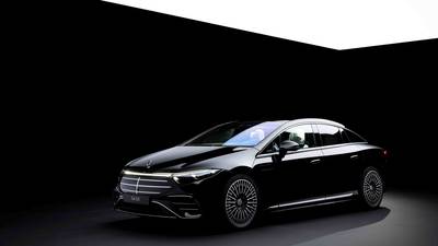 Electric Elegance in Mercedes-Benz EQE 500