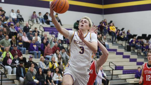 Photos: Ottawa boys basketball falls to Mendota on the hardwood