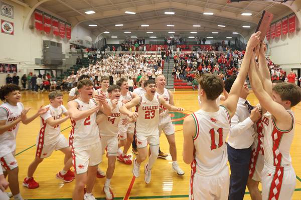 La Salle-Peru holds off Ottawa to win third consecutive regional championship