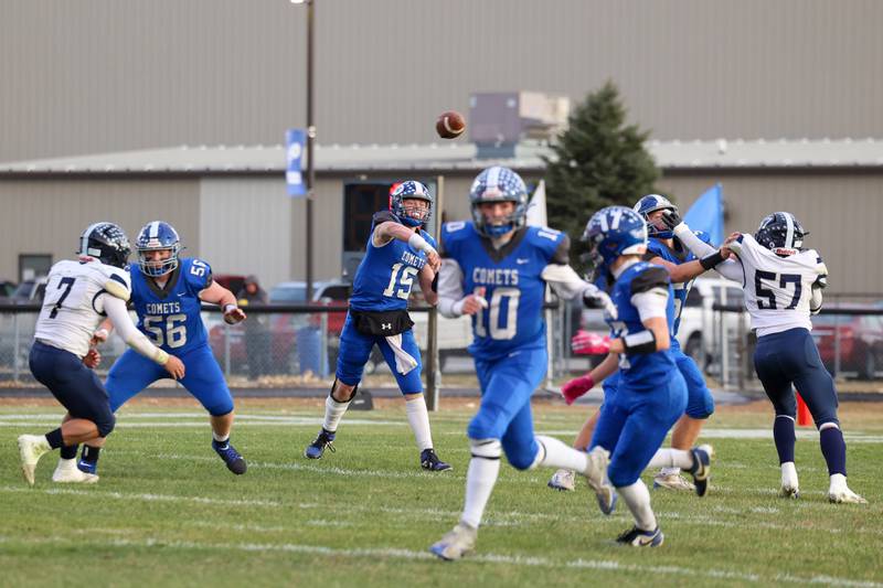 Clifton Central quarterback Brady Shule throws the ball during the Comets' 24-6 victory over Knoxville in the Class 1A first-round playoff game on Saturday, Nov. 1, 2025.