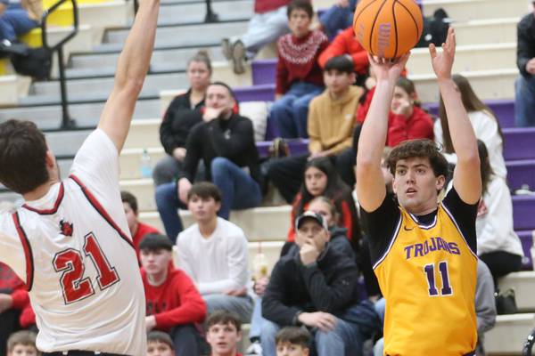 Aden Tillman reaches 1,000 points as Mendota routs Hall on special senior night for Trojans