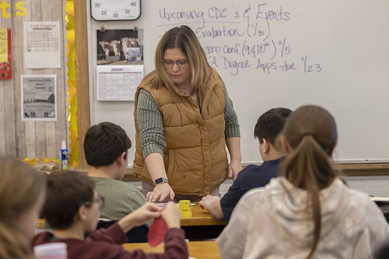 Mellisa McMillan, Ag teacher and FFA adviser at Ashton-Franklin Center, teaches students about the glaciers of Illinois Thursday, Jan. 15, 2026. The Ag program recently won a $4,500 grant from the Sauk Valley Area Chamber Of Commerce.