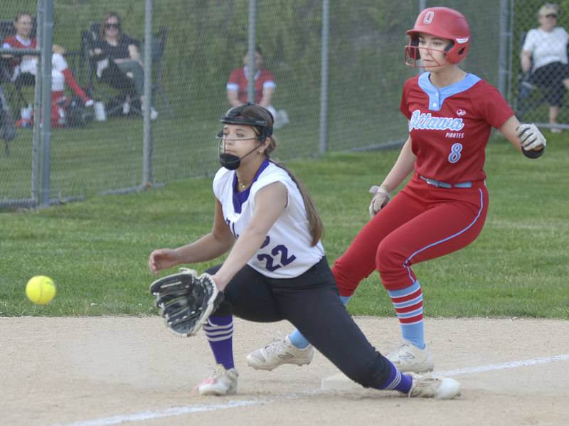 Rochelle Adrian Rodriguez awaits the throw to 3rd base as Ottawa’s Annamarie Corsolini gets in safely in the 3rd inning ?Wednesday at Ottawa