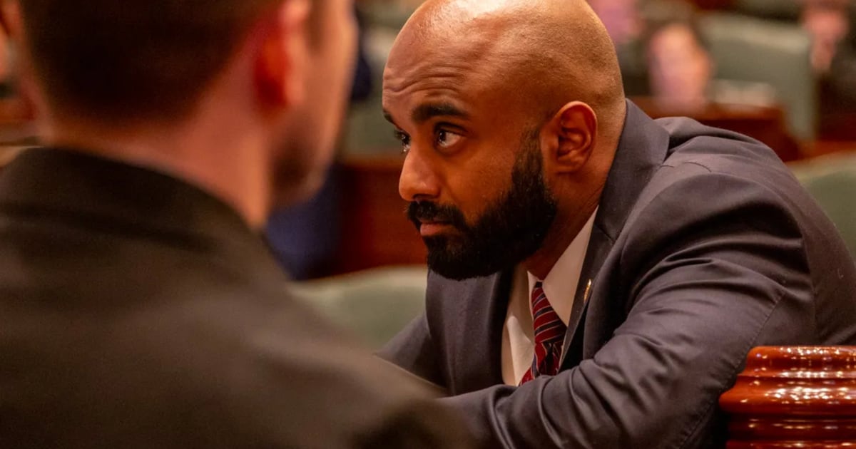 Illinois lawmakers ease requirements for those seeking to change their name