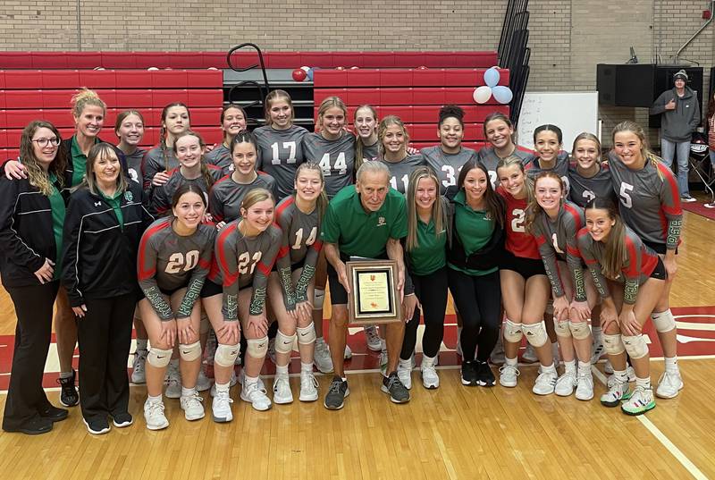 L-P head coach Mark Haberkorn poses with his team after getting his 1000th career win against Ottawa on Tuesday, Oct. 18, 2022 at Kingman Gymnasium in Ottawa. Haberkorns family flew in this morning from Nev. and Wash. to celebrate his victory.