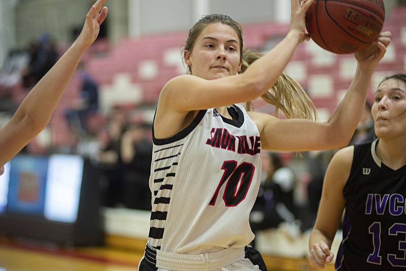 SVCC’s Josie Rank pulls down a rebound Thursday, Feb. 3, 2022 against IVCC.
