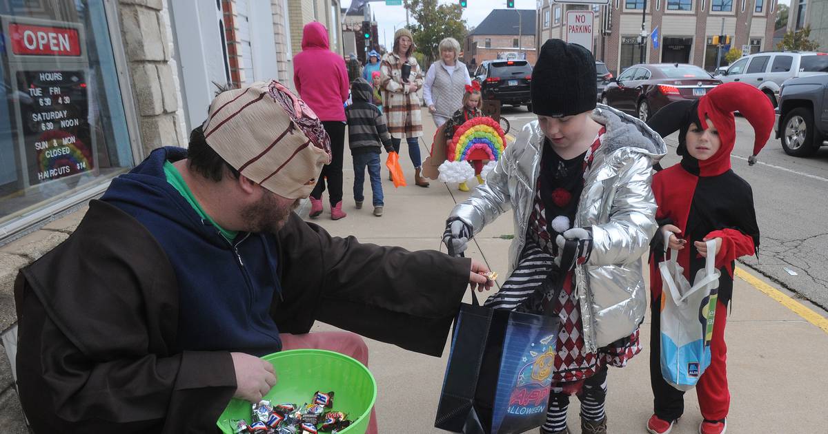 Photos Streator hosts downtown trickortreating Shaw Local