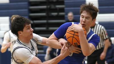 Cary-Grove’s Brady Bauer shows off surgeon’s touch in win against Burlington Central