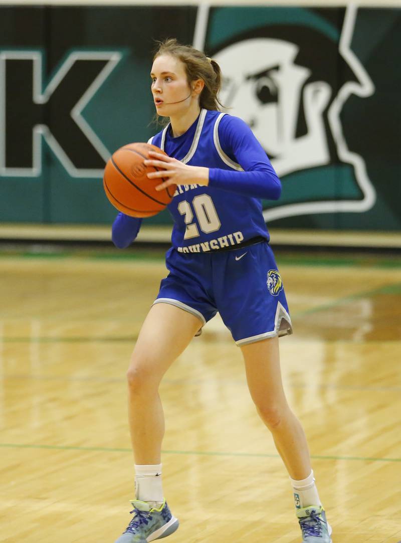 Lyons' Ella Ormsby (20) looks for an outlet during the girls varsity basketball game between Lyons Township and York high schools on Friday, Dec. 16, 2022 in Elmhurst, IL.
