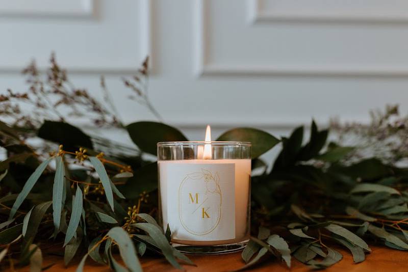 INLURO lets you curate your own custom scent for your wedding day.
