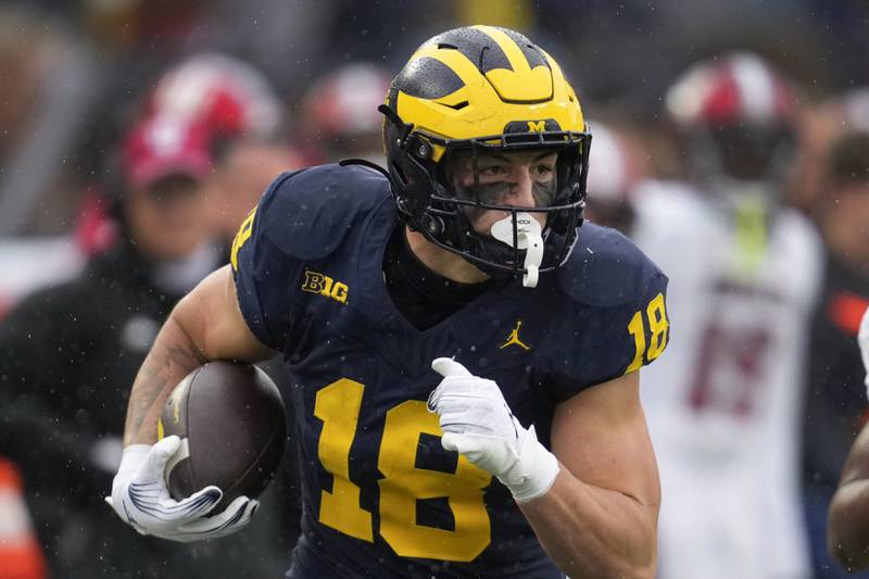 Michigan tight end Colston Loveland catches a pass against Indiana in the second half of an NCAA college football game in Ann Arbor, Mich., Saturday, Oct. 14, 2023. (AP Photo/Paul Sancya)