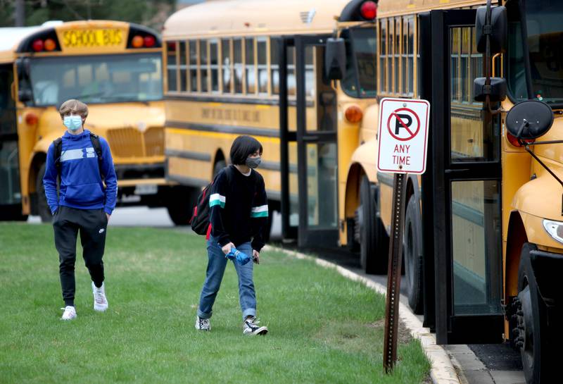 The St. Charles School Board has reached a one-year contract extension with the union that represents the district’s teachers.