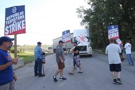 Photos: Republic Services workers on strike in La Salle County