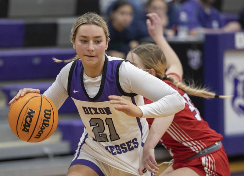 Dixon’s Reese Dambman drives to the hoop against Oregon Thursday, Jan. 15, 2026.
