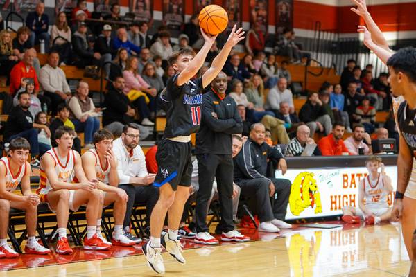Ben Piekarz knocks down go-ahead 4-point play in final minute of play to help Marmion rally past Batavia