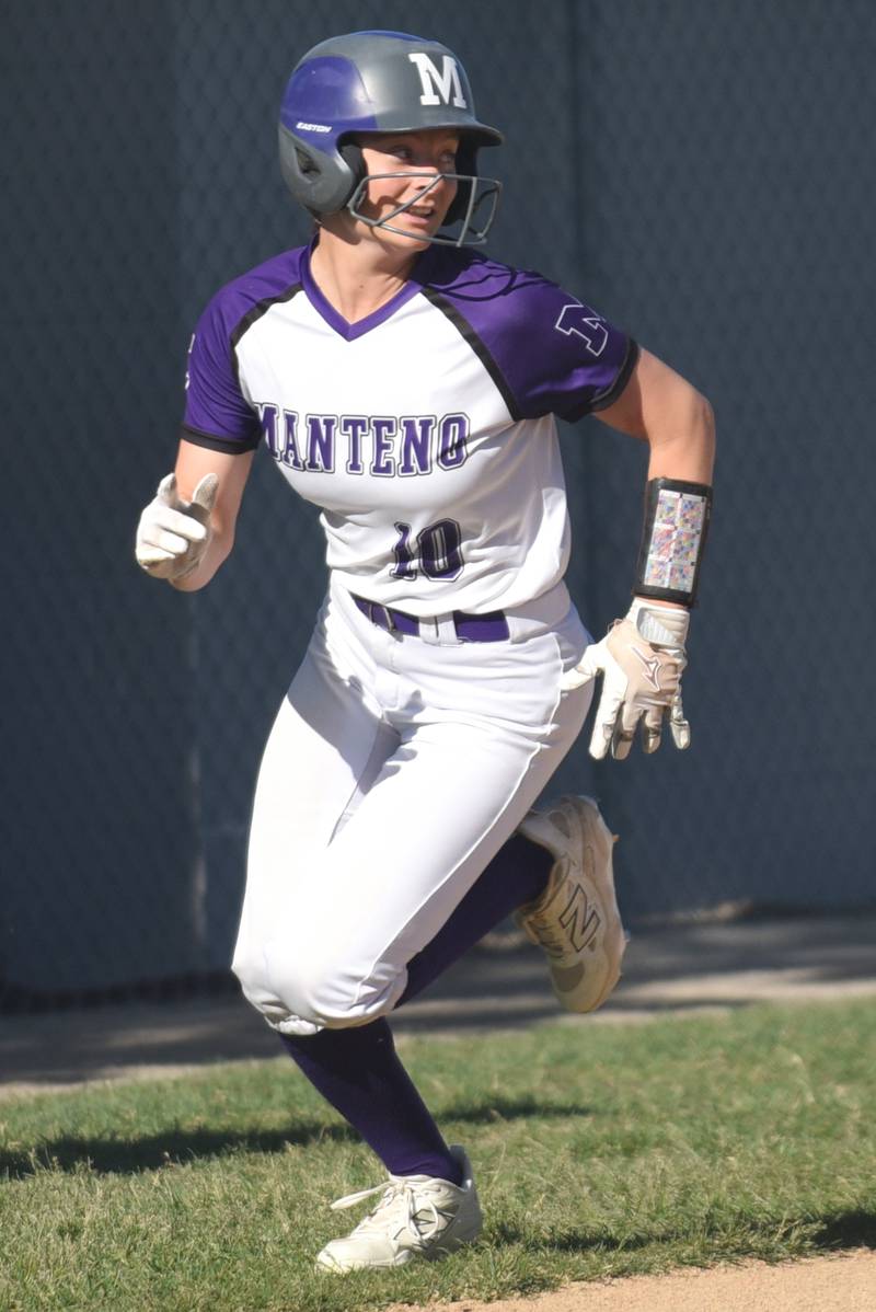 Manteno's Alyssa Singleton looks back towards the outfield as she comes around for a run during the Class 2A Manteno Regional semifinals against Coal City Wednesday, May 20, 2026.