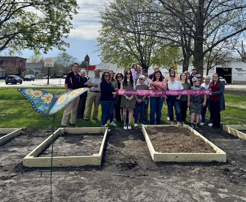 The City of La Salle Foundation celebrated its newly-created community garden with a ribbon cutting ceremony on Tuesday. The sponsors are Illinois Valley Garden Club, City of La Salle Foundation, NCI Artworks and Home Depot.