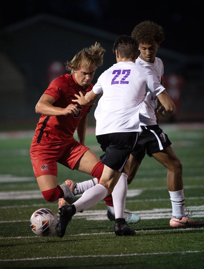 Bradley-Bourbonnais' Brayden Watters, left, controls the ball as Manteno's Ben Froeschle defends in a game on Tuesday, September 16, 2025.